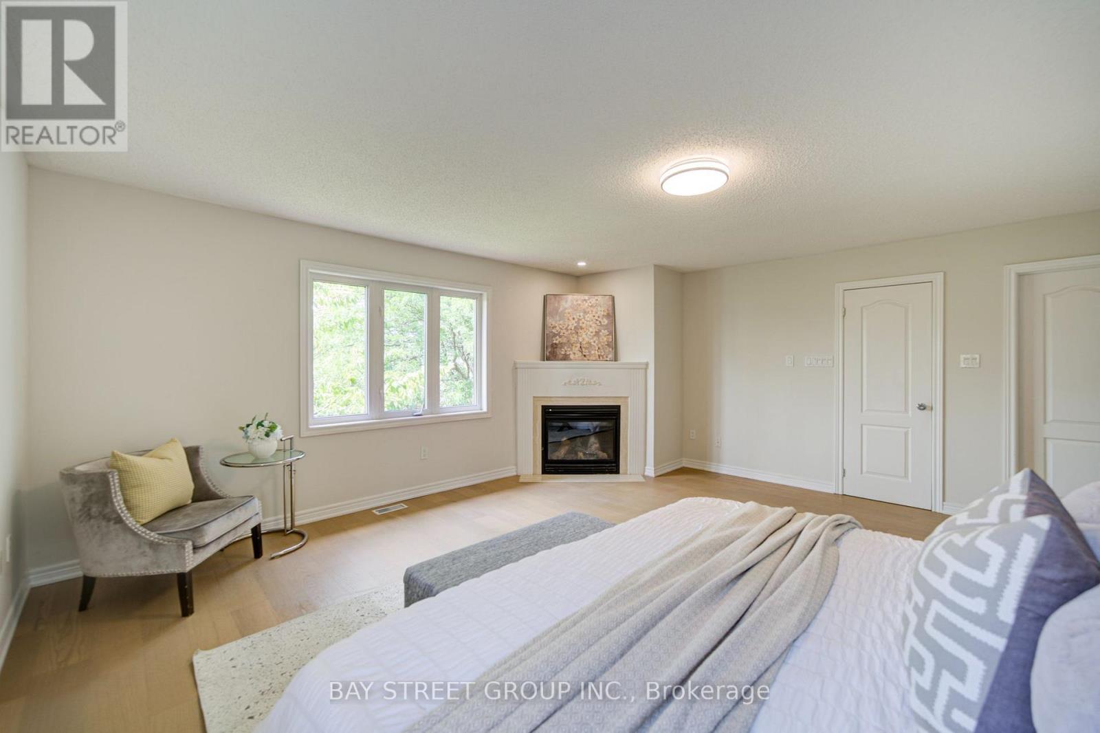 2422 Hertfordshire Way, Oakville, Ontario  L6H 7M5 - Photo 28 - W13748070