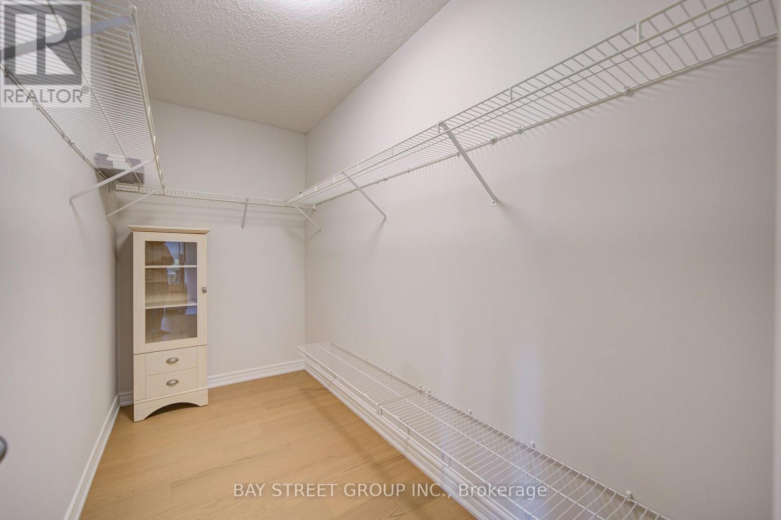 2422 Hertfordshire Way, Oakville, Ontario  L6H 7M5 - Photo 29 - W13748070