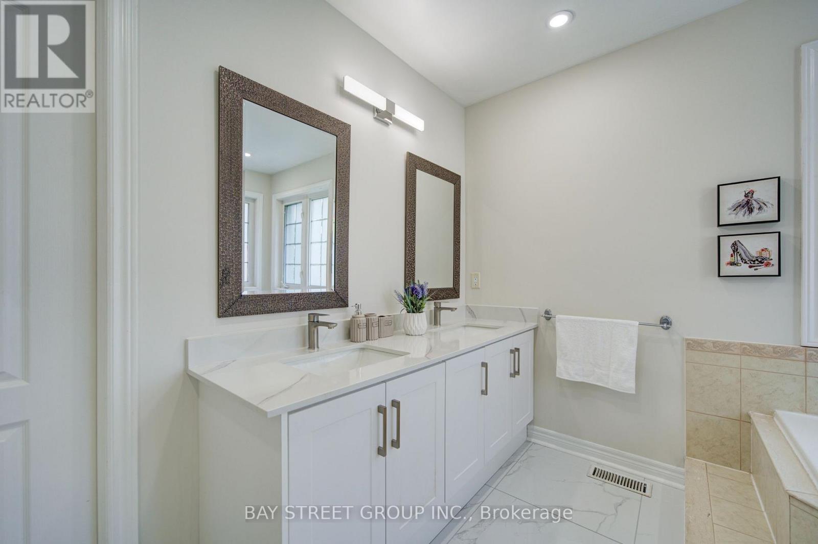 2422 Hertfordshire Way, Oakville, Ontario  L6H 7M5 - Photo 30 - W13748070