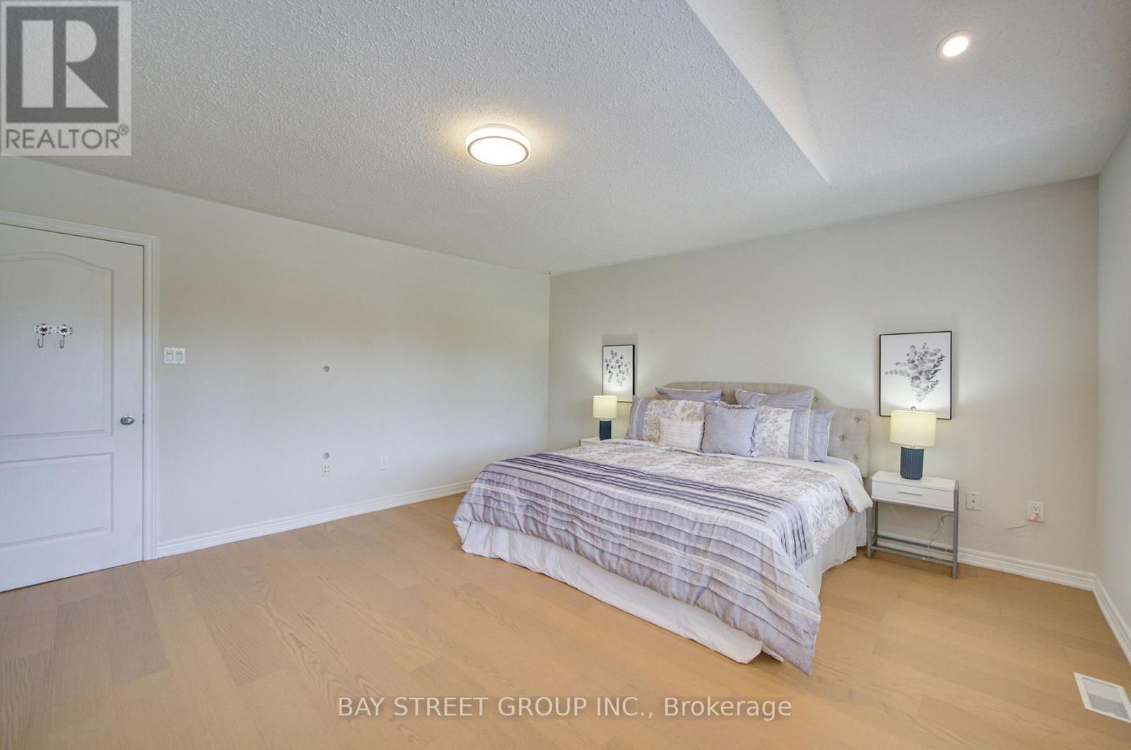 2422 Hertfordshire Way, Oakville, Ontario  L6H 7M5 - Photo 36 - W13748070