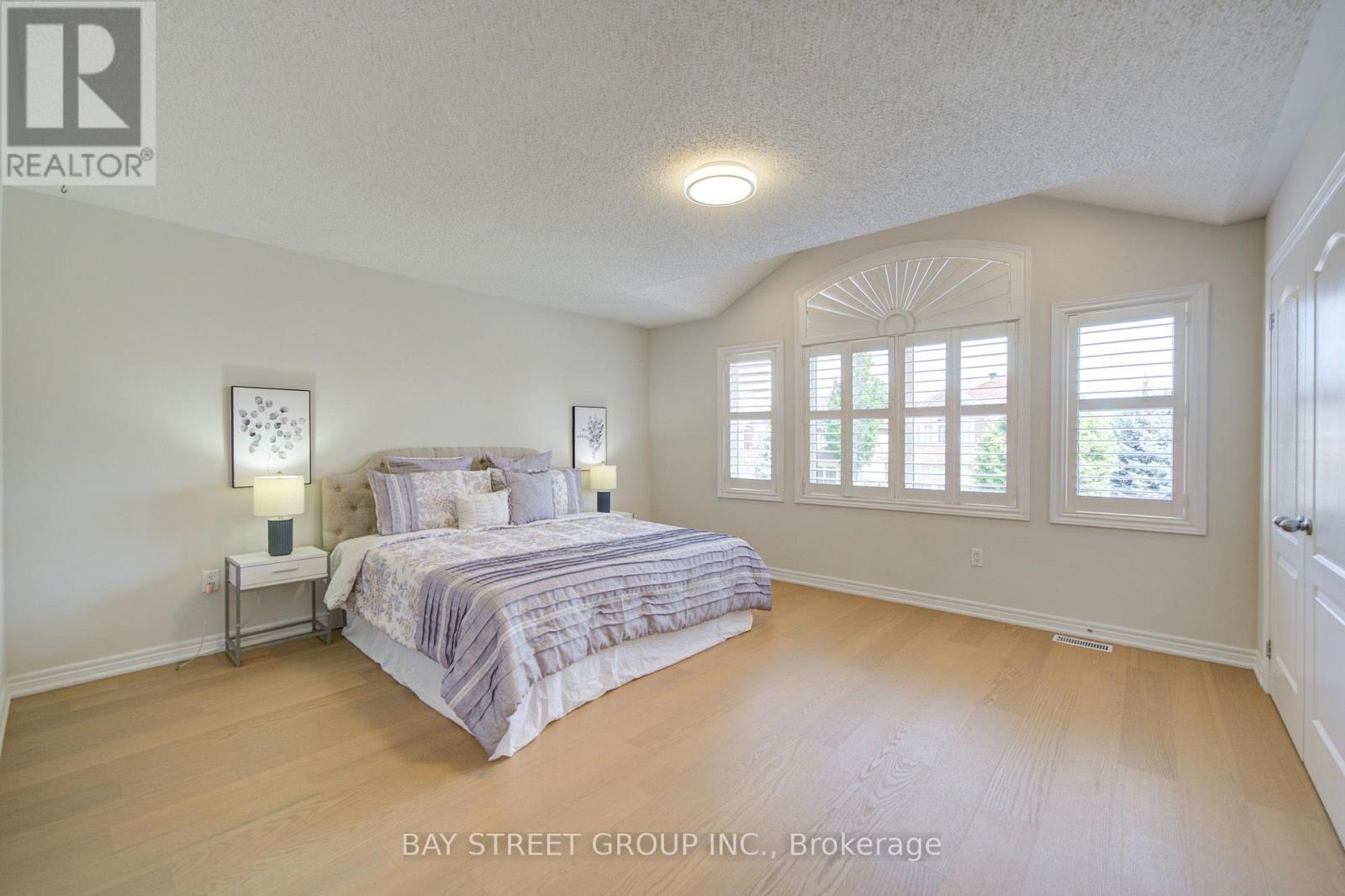 2422 Hertfordshire Way, Oakville, Ontario  L6H 7M5 - Photo 37 - W13748070
