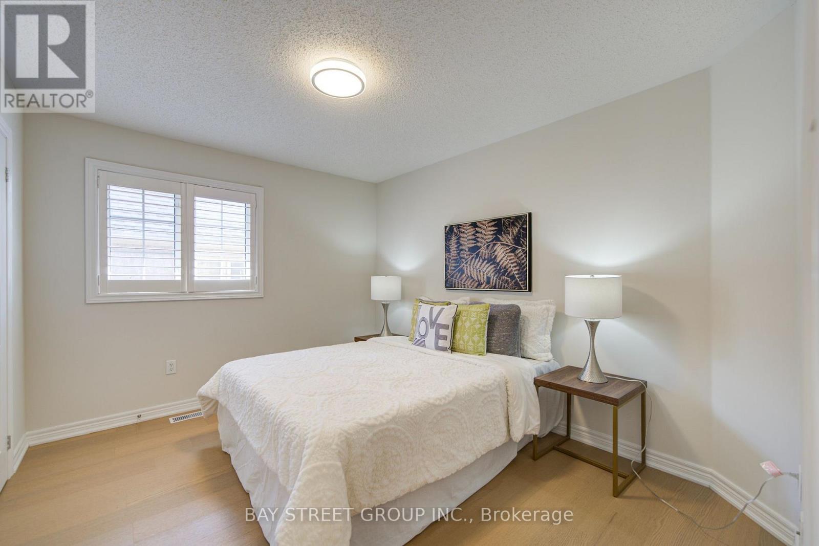 2422 Hertfordshire Way, Oakville, Ontario  L6H 7M5 - Photo 39 - W13748070