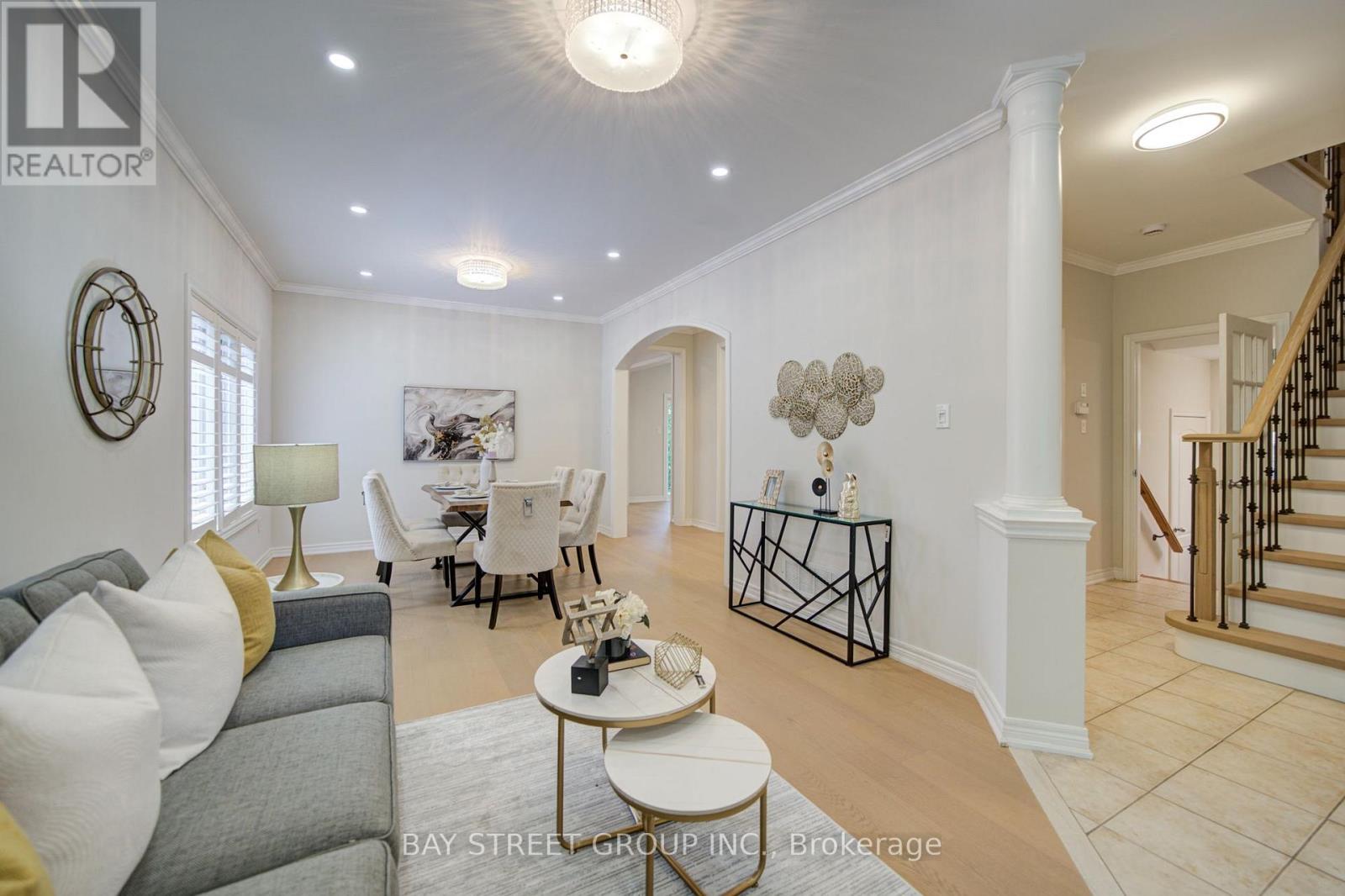2422 Hertfordshire Way, Oakville, Ontario  L6H 7M5 - Photo 4 - W13748070