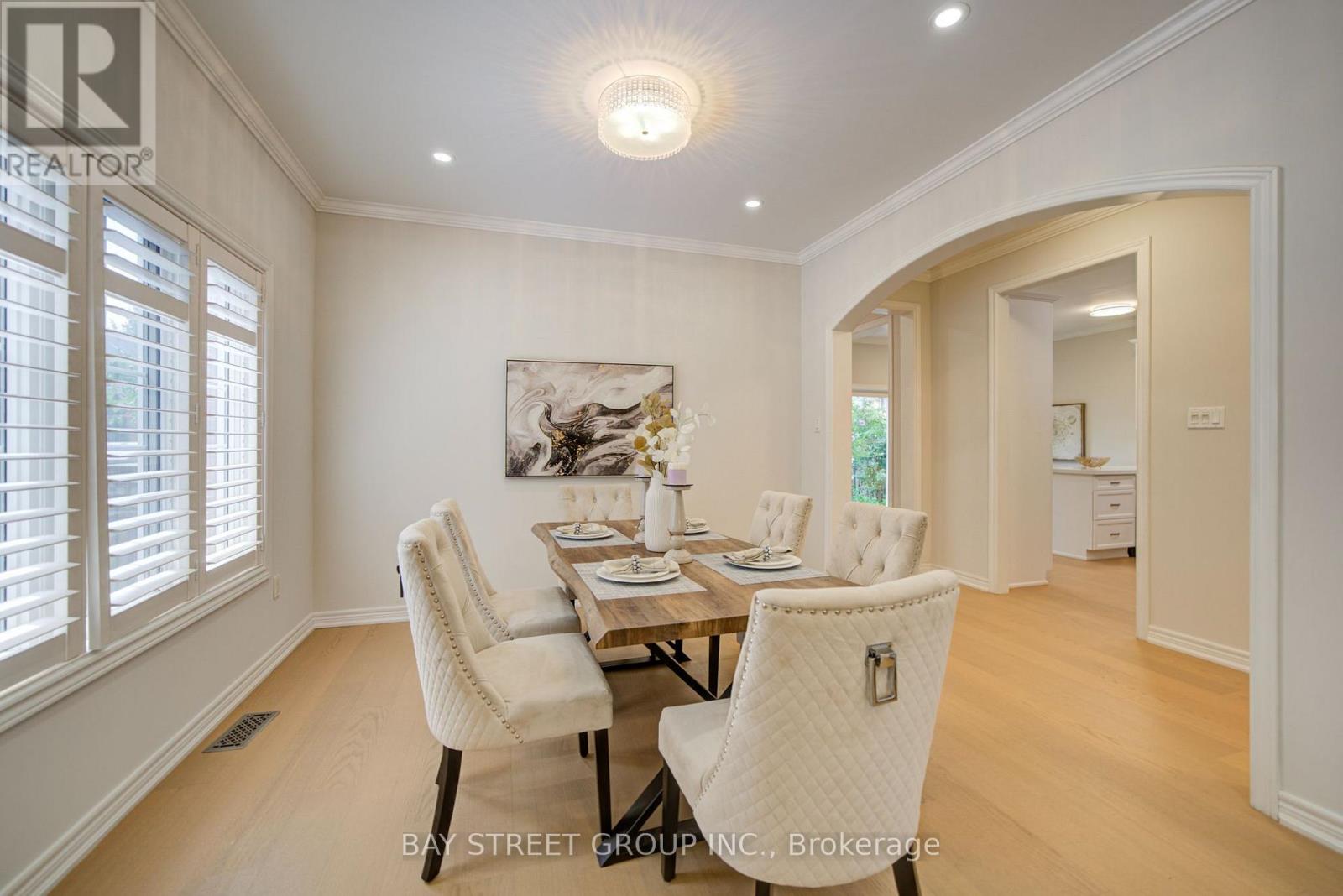 2422 Hertfordshire Way, Oakville, Ontario  L6H 7M5 - Photo 5 - W13748070