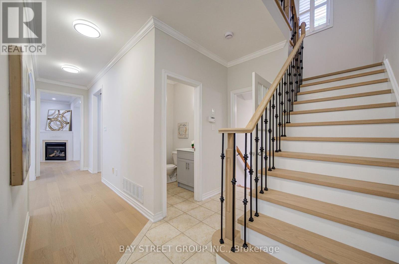 2422 Hertfordshire Way, Oakville, Ontario  L6H 7M5 - Photo 8 - W13748070