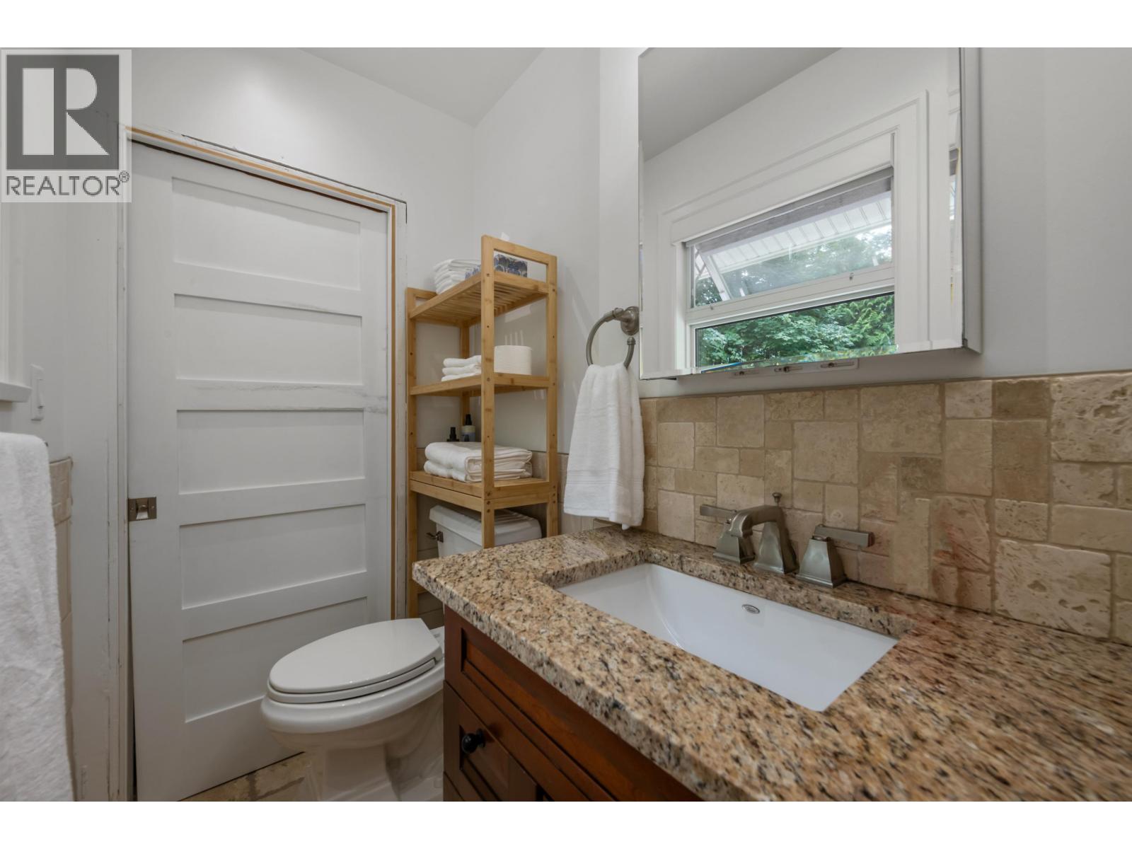 6240 St. Georges Avenue, West Vancouver, British Columbia  V7W 1Z7 - Photo 12 - R3161407