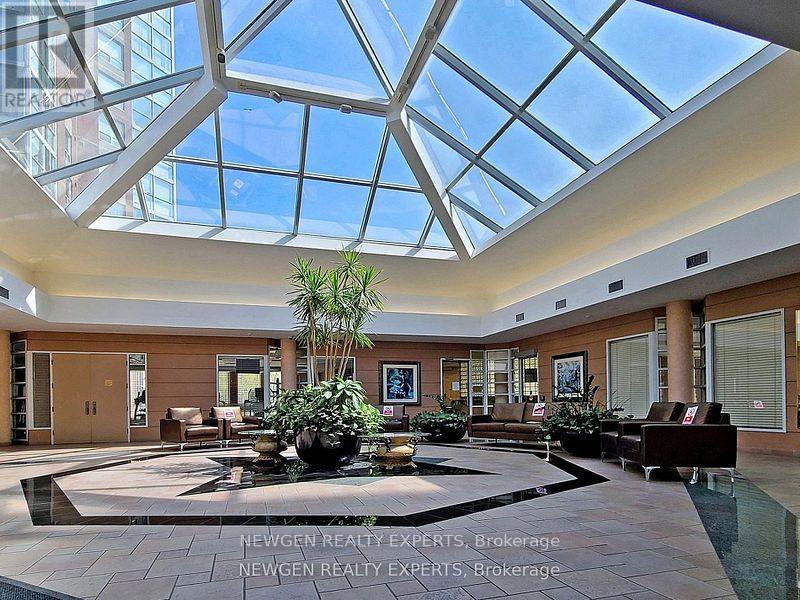 #910 - 7 Concorde Place, Toronto, Ontario  M3C 3N4 - Photo 3 - C13748094