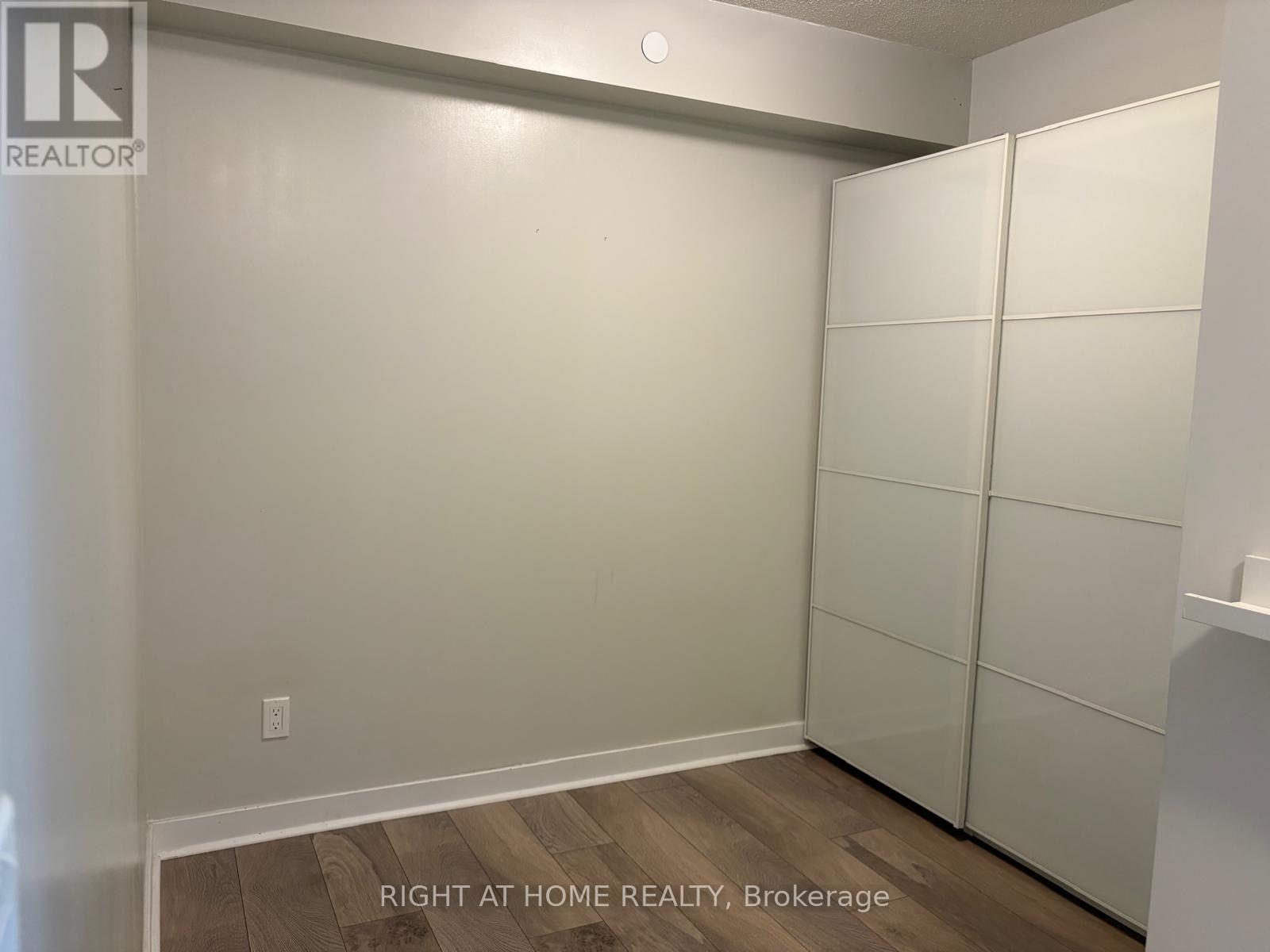 302 - 8 Trent Avenue, Toronto, Ontario  M6A 0C6 - Photo 10 - E13748112