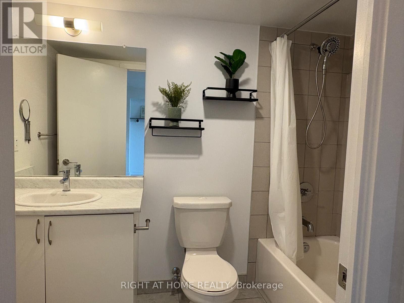 302 - 8 Trent Avenue, Toronto, Ontario  M6A 0C6 - Photo 11 - E13748112