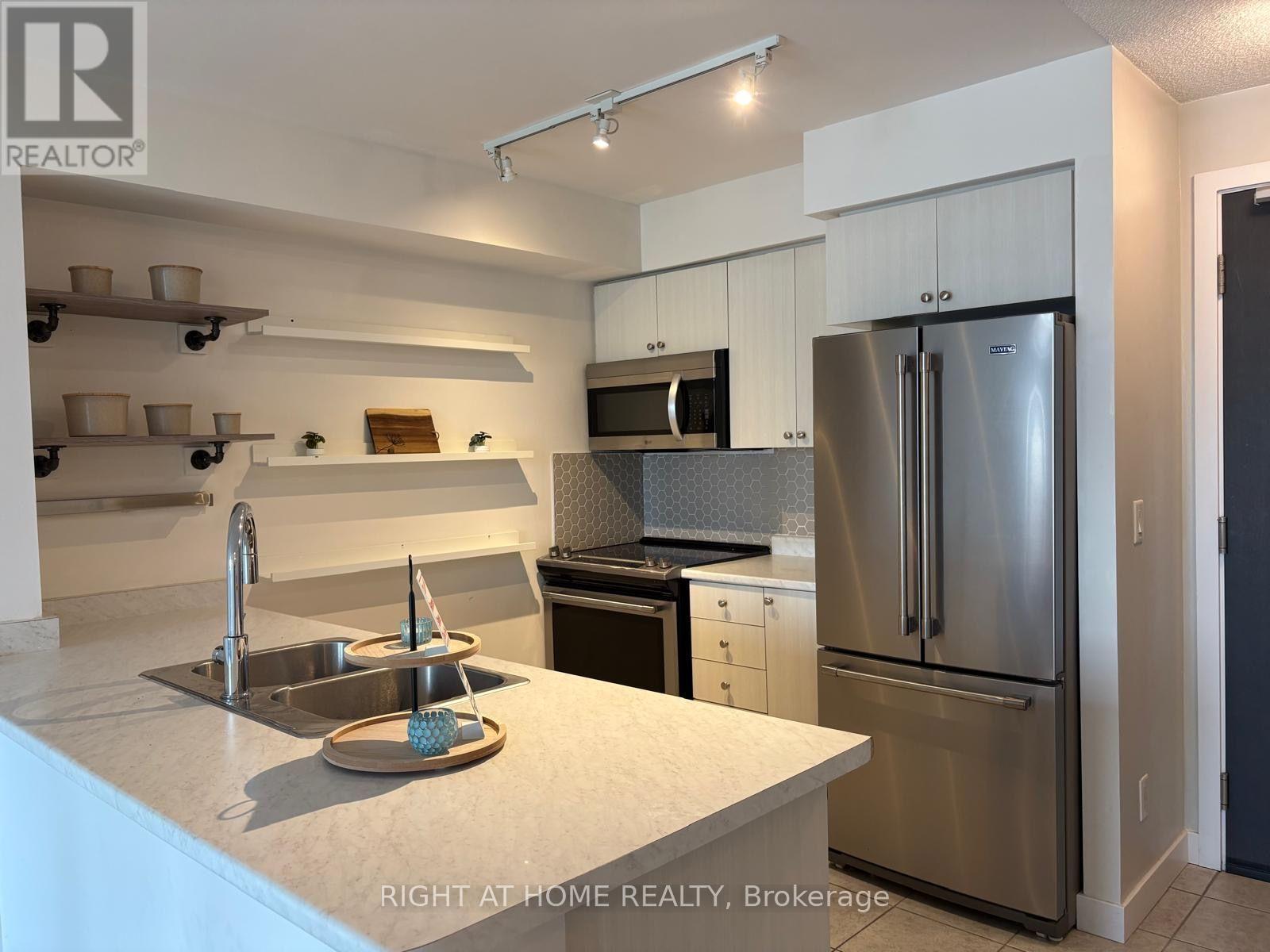 302 - 8 Trent Avenue, Toronto, Ontario  M6A 0C6 - Photo 6 - E13748112
