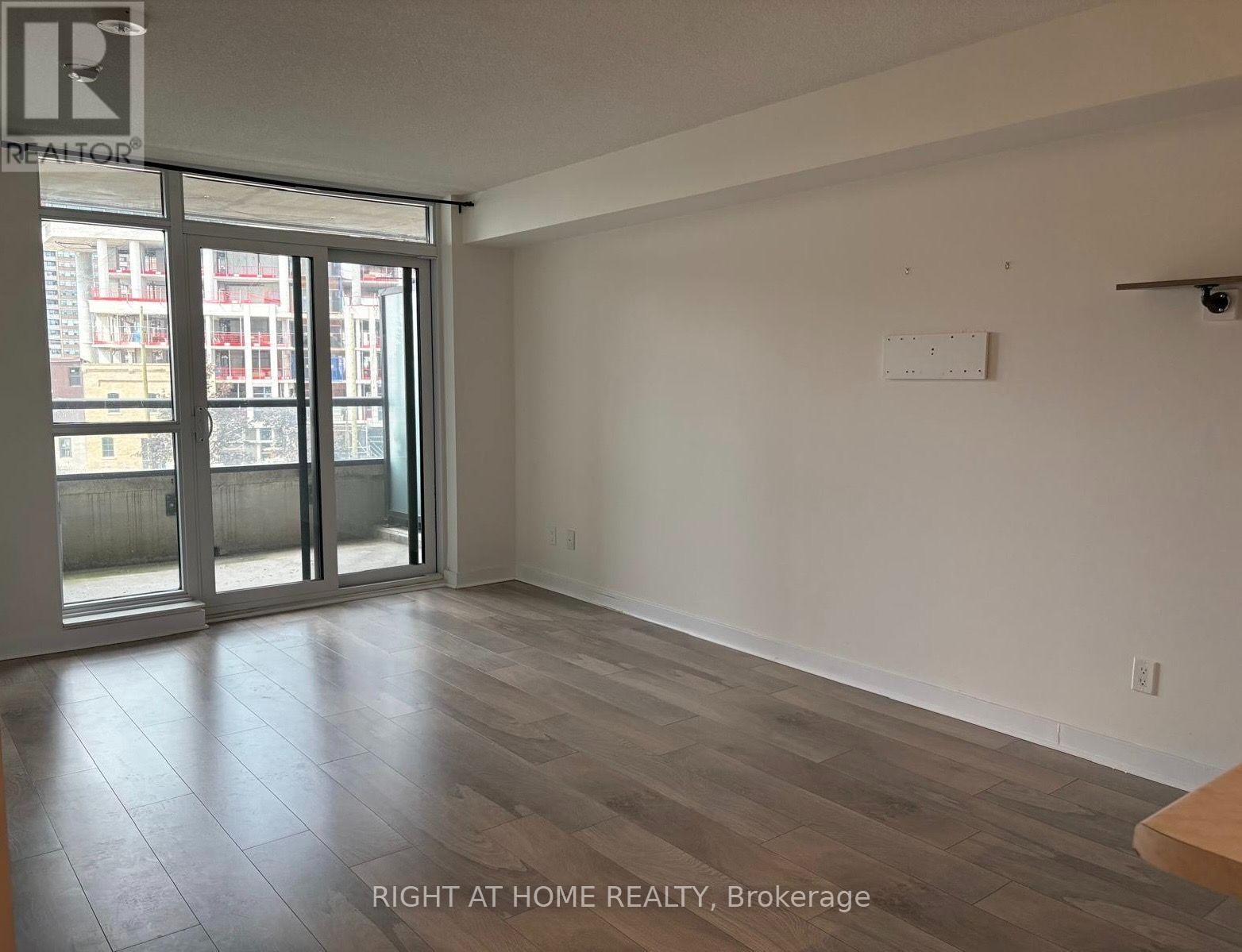 302 - 8 Trent Avenue, Toronto, Ontario  M6A 0C6 - Photo 7 - E13748112