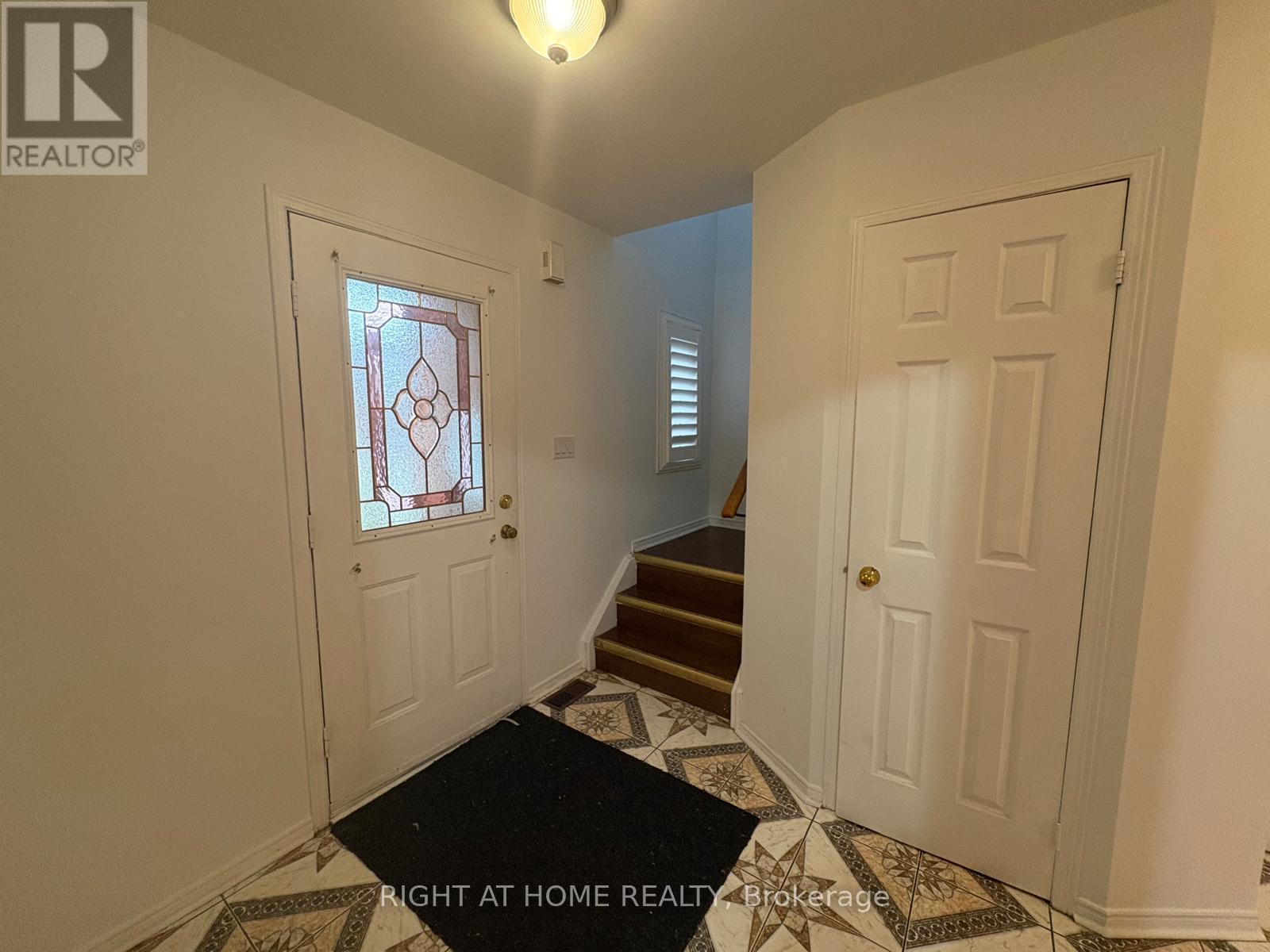 55 Sunley Crescent, Brampton, Ontario  L6Y 5B8 - Photo 5 - W13748108