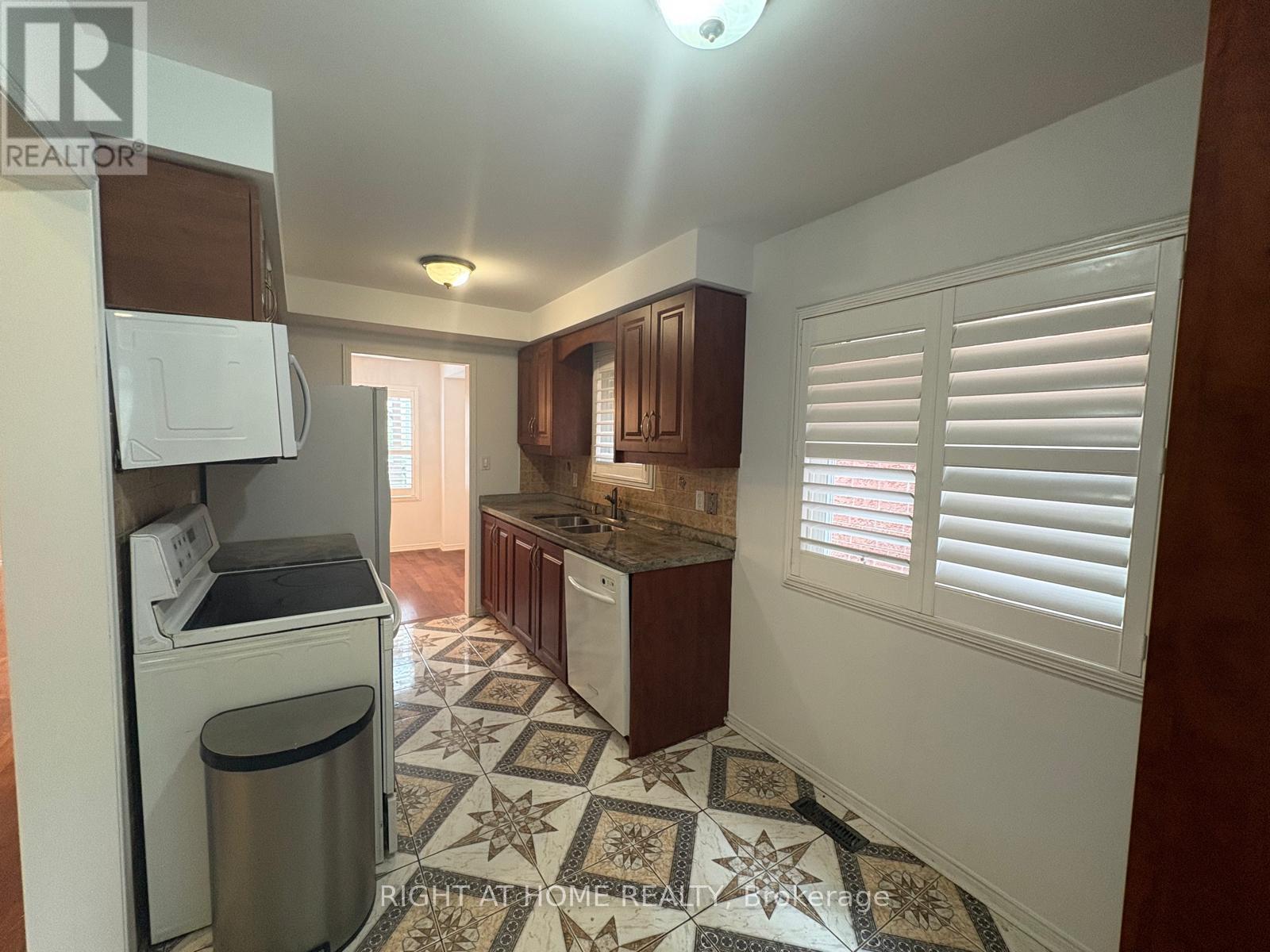 55 Sunley Crescent, Brampton, Ontario  L6Y 5B8 - Photo 7 - W13748108