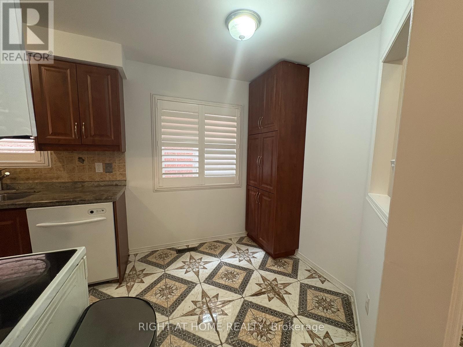 55 Sunley Crescent, Brampton, Ontario  L6Y 5B8 - Photo 8 - W13748108