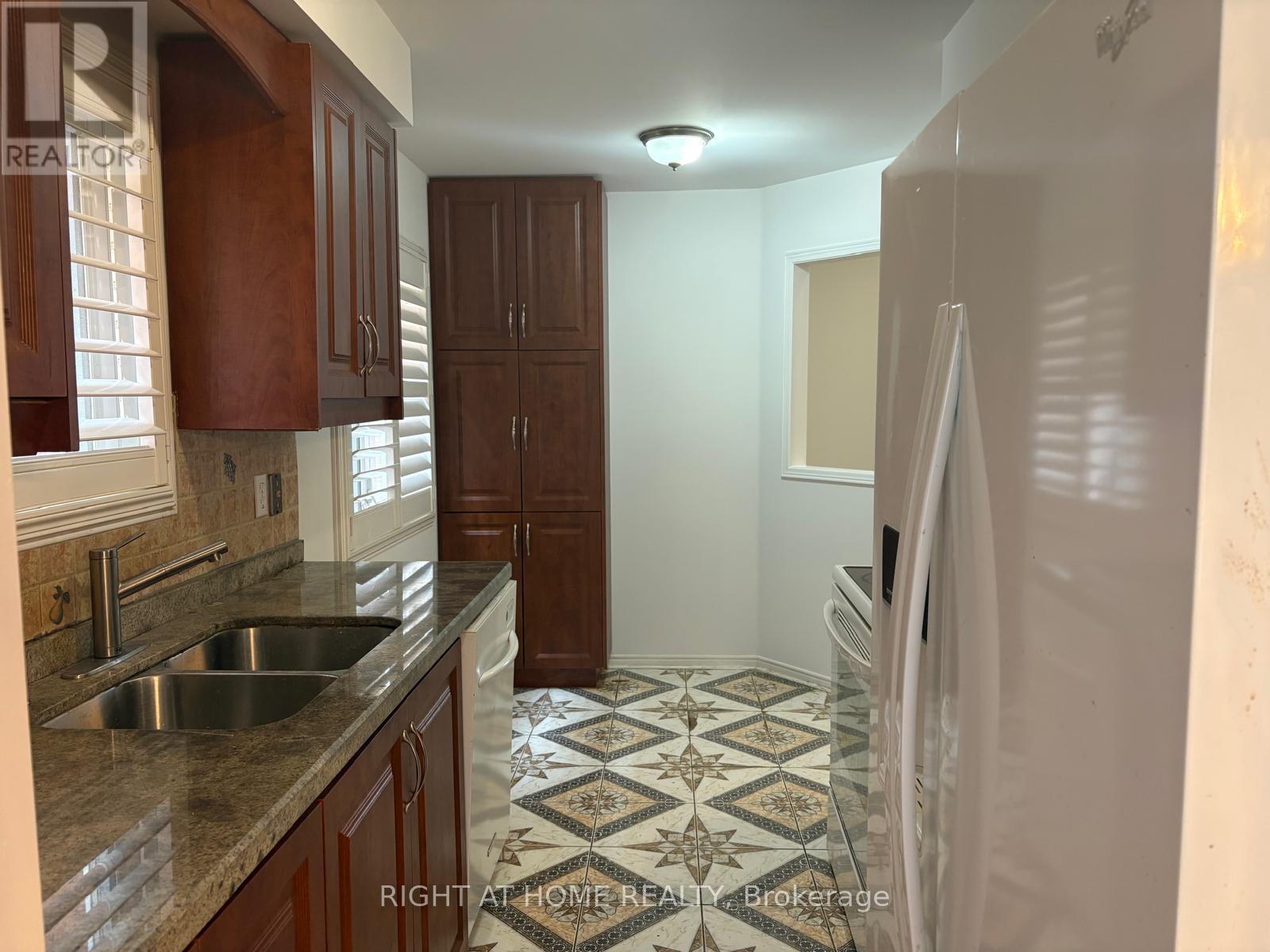 55 Sunley Crescent, Brampton, Ontario  L6Y 5B8 - Photo 9 - W13748108