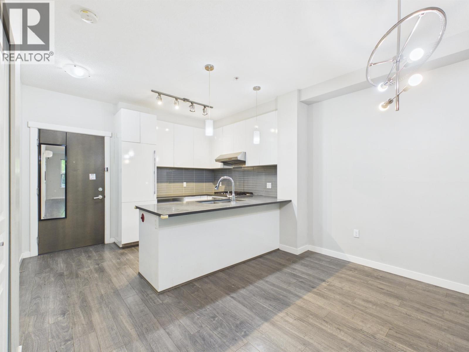118 9399 ALEXANDRA ROAD, Richmond, British Columbia