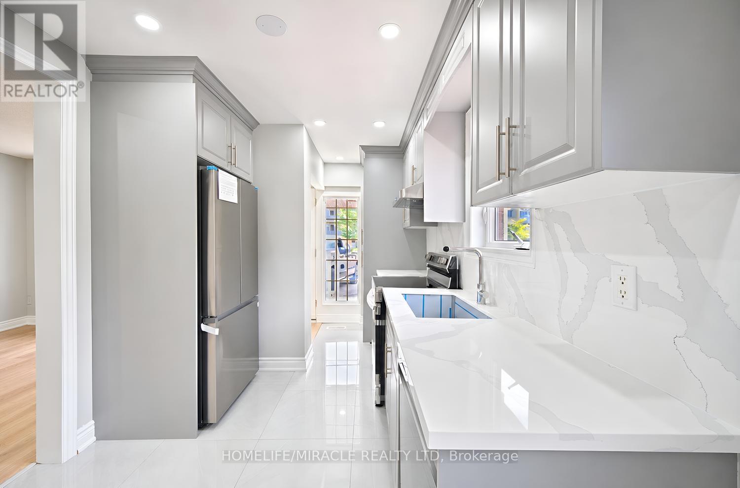 21 Sanagan Road, Toronto, Ontario  M9V 1R7 - Photo 11 - W13746904