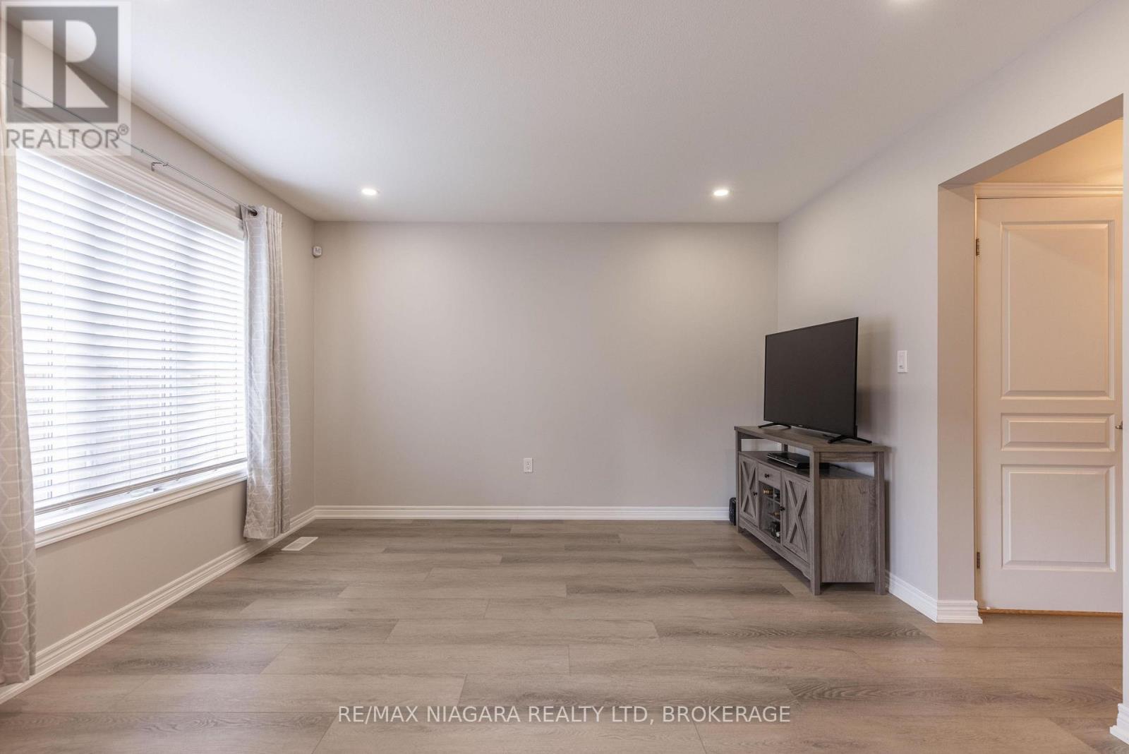 8073 Cole Court, Niagara Falls, Ontario  L2G 0H8 - Photo 8 - X13748142
