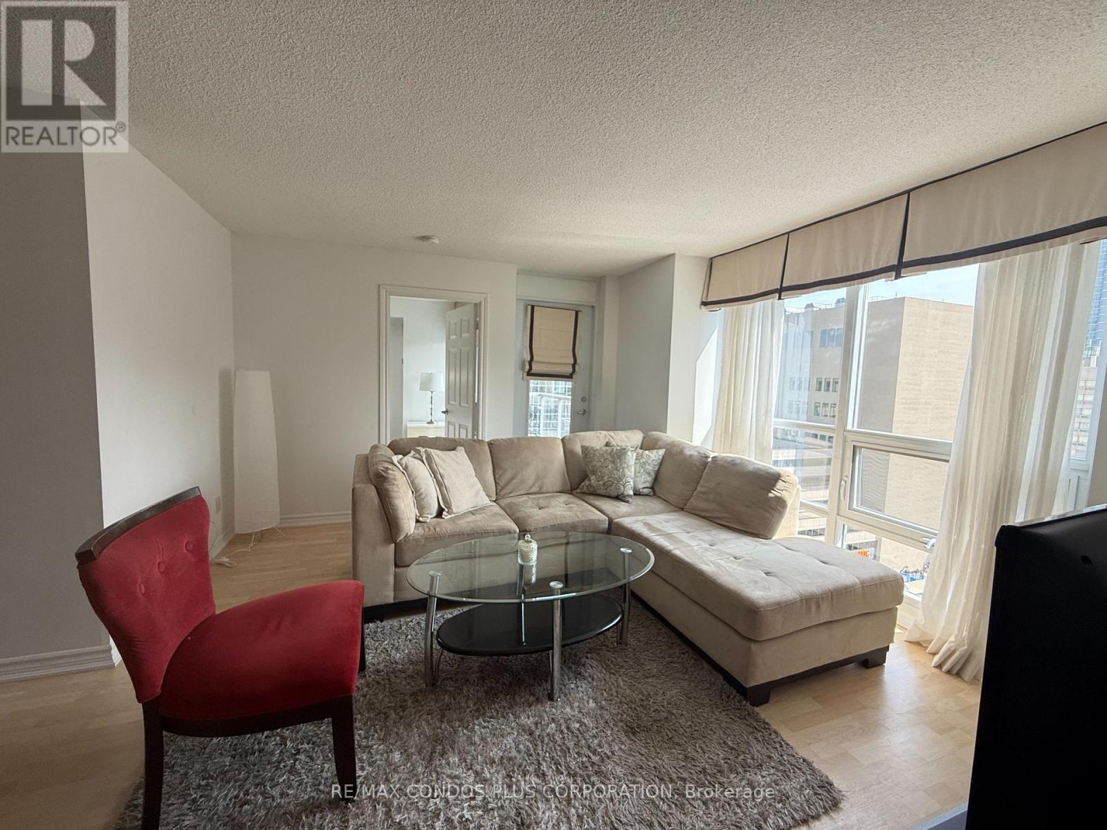 1402 - 761 Bay Street, Toronto, Ontario  M5G 2R2 - Photo 1 - C13748134