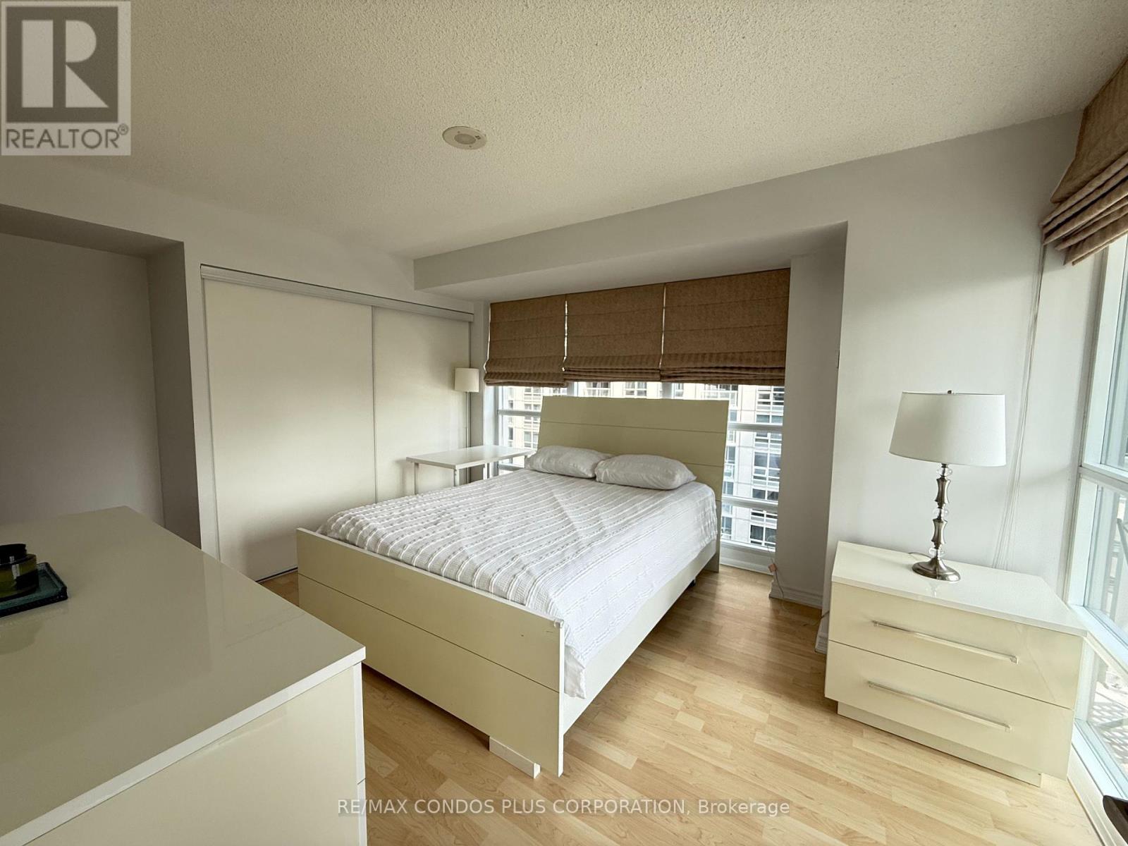 1402 - 761 Bay Street, Toronto, Ontario  M5G 2R2 - Photo 8 - C13748134