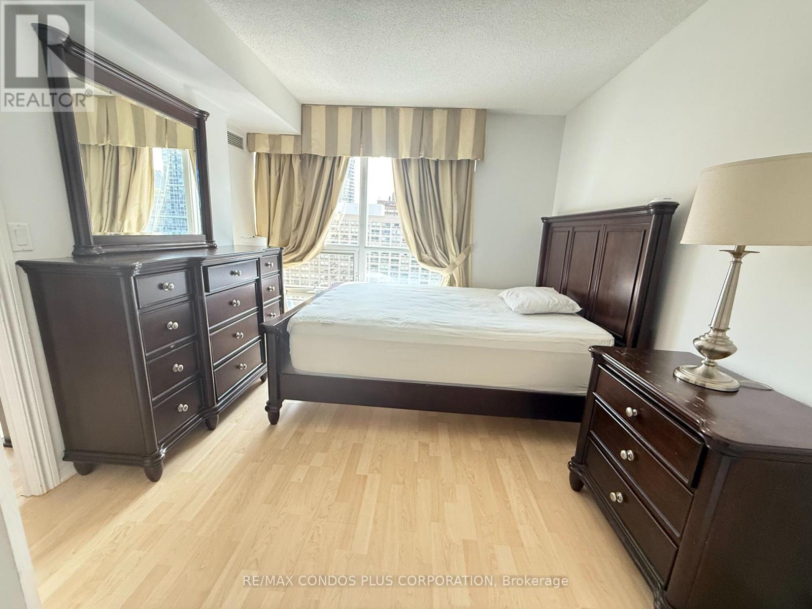 1402 - 761 Bay Street, Toronto, Ontario  M5G 2R2 - Photo 9 - C13748134