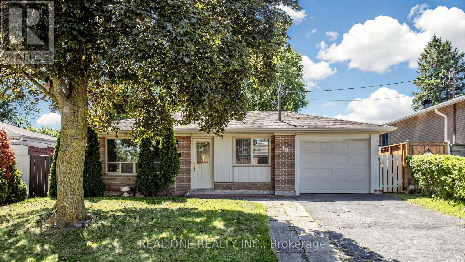 19 NYMARK AVENUE, Toronto, Ontario