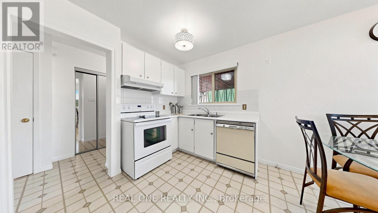19 Nymark Avenue, Toronto, Ontario  M2J 2G8 - Photo 11 - C13748164