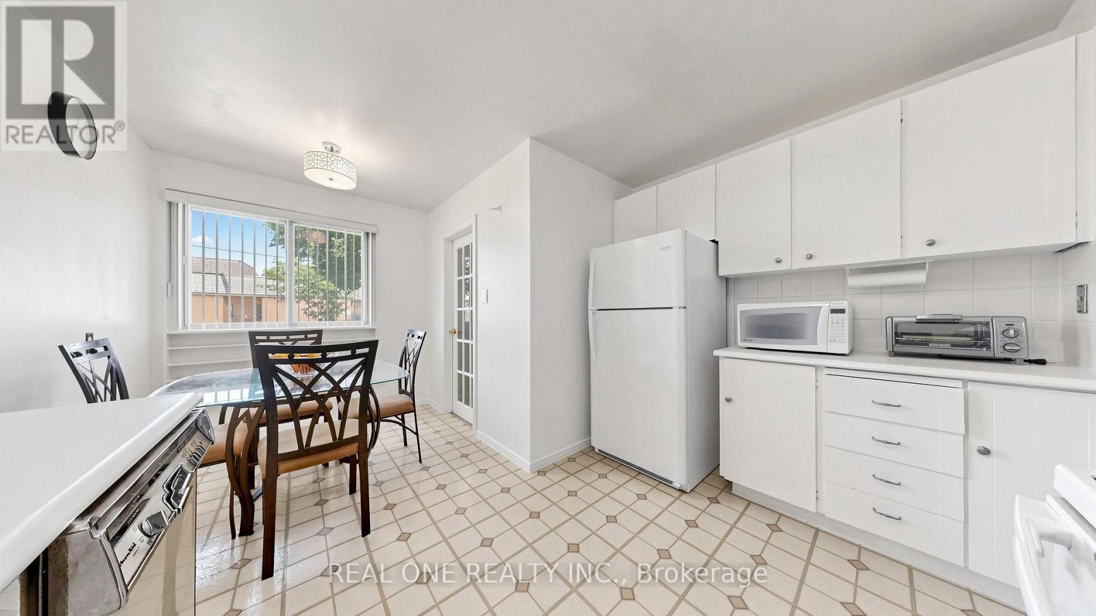 19 Nymark Avenue, Toronto, Ontario  M2J 2G8 - Photo 13 - C13748164