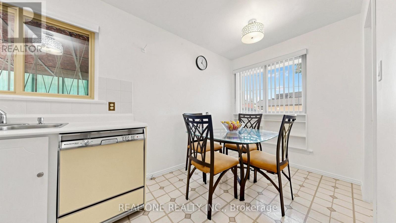 19 Nymark Avenue, Toronto, Ontario  M2J 2G8 - Photo 14 - C13748164