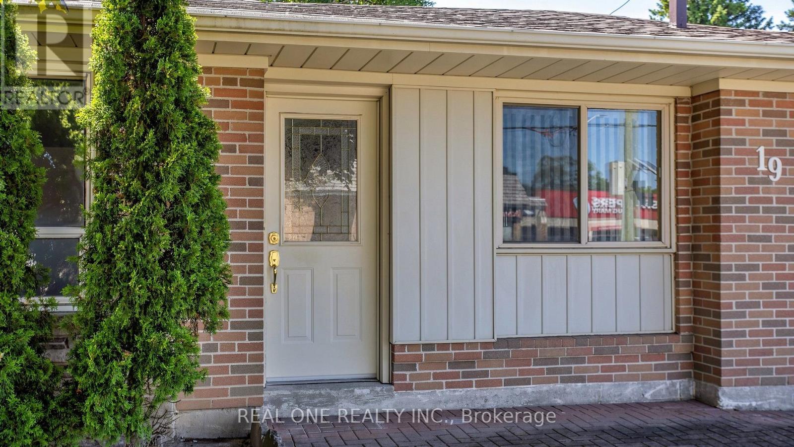 19 Nymark Avenue, Toronto, Ontario  M2J 2G8 - Photo 2 - C13748164