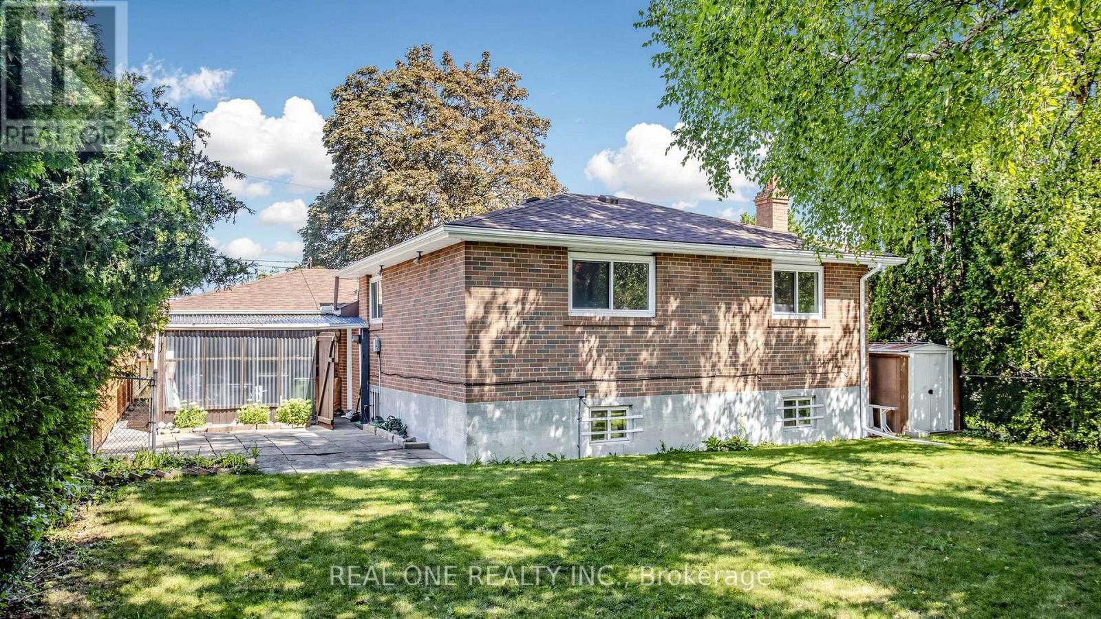 19 Nymark Avenue, Toronto, Ontario  M2J 2G8 - Photo 3 - C13748164