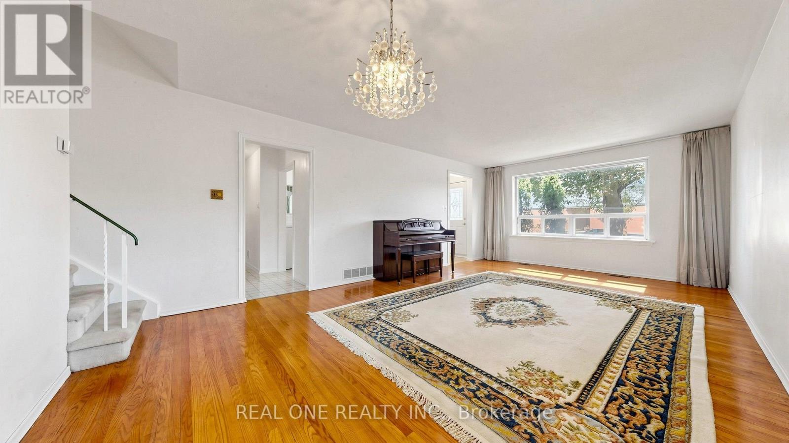 19 Nymark Avenue, Toronto, Ontario  M2J 2G8 - Photo 5 - C13748164