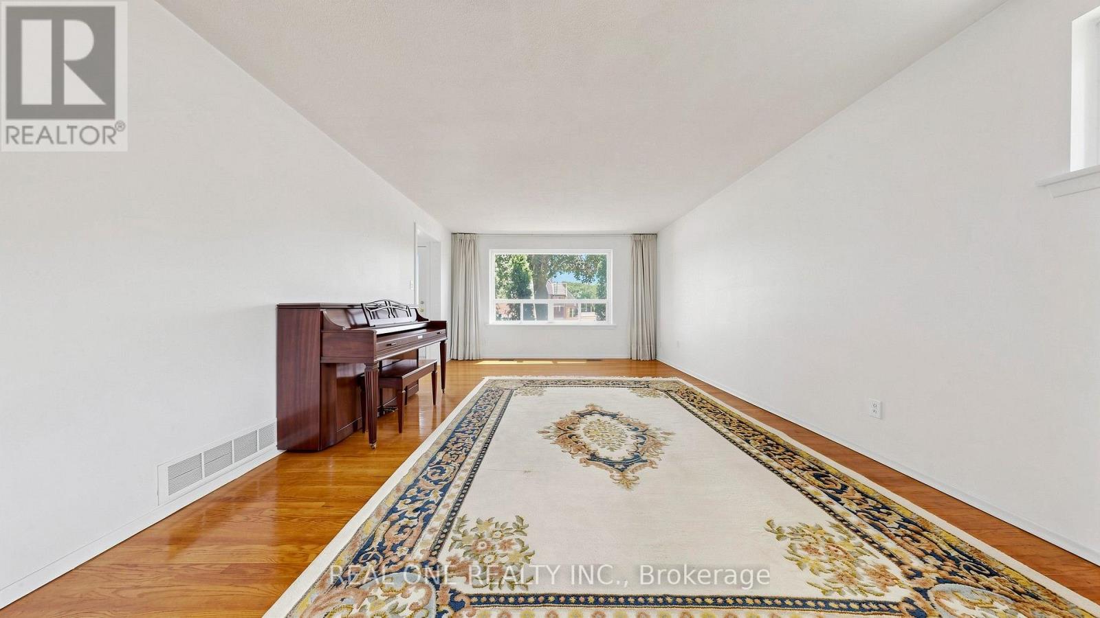 19 Nymark Avenue, Toronto, Ontario  M2J 2G8 - Photo 6 - C13748164