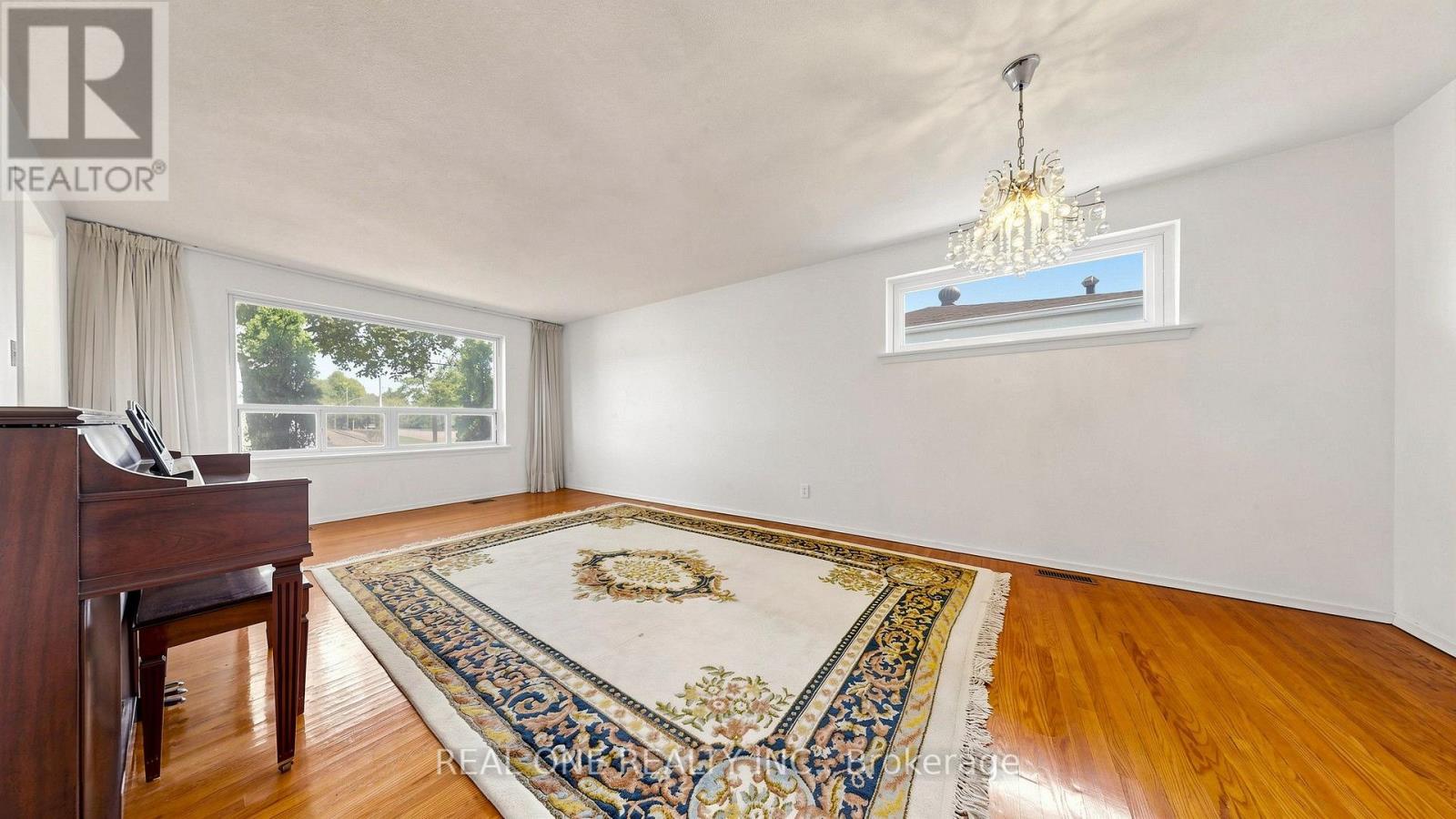 19 Nymark Avenue, Toronto, Ontario  M2J 2G8 - Photo 7 - C13748164