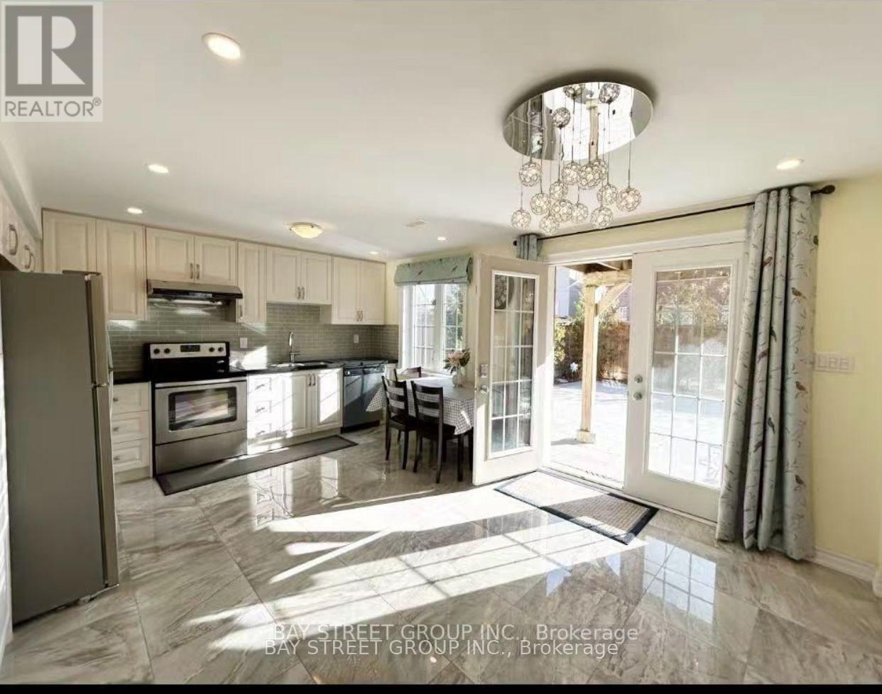 37 Heintzman Crescent, Vaughan, Ontario  L6A 4T8 - Photo 2 - N13726504