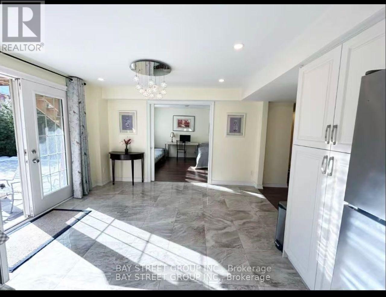 37 Heintzman Crescent, Vaughan, Ontario  L6A 4T8 - Photo 4 - N13726504
