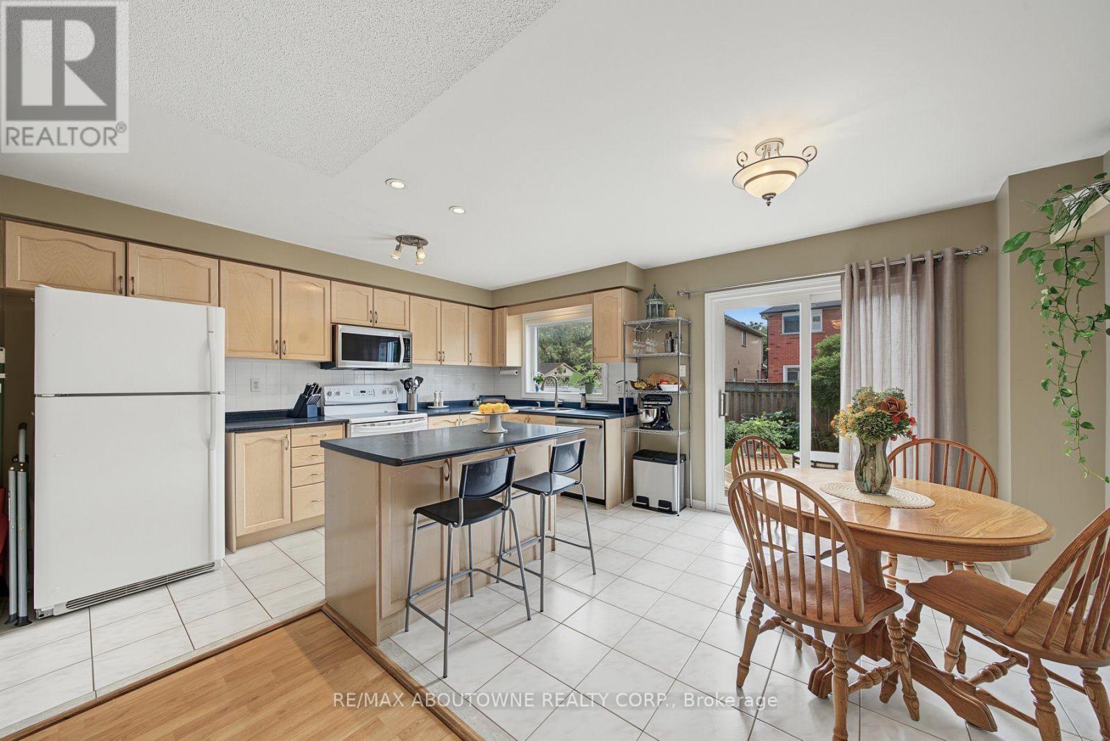 5110 Falconcrest Drive, Burlington, Ontario  L7L 6K5 - Photo 10 - W13747392