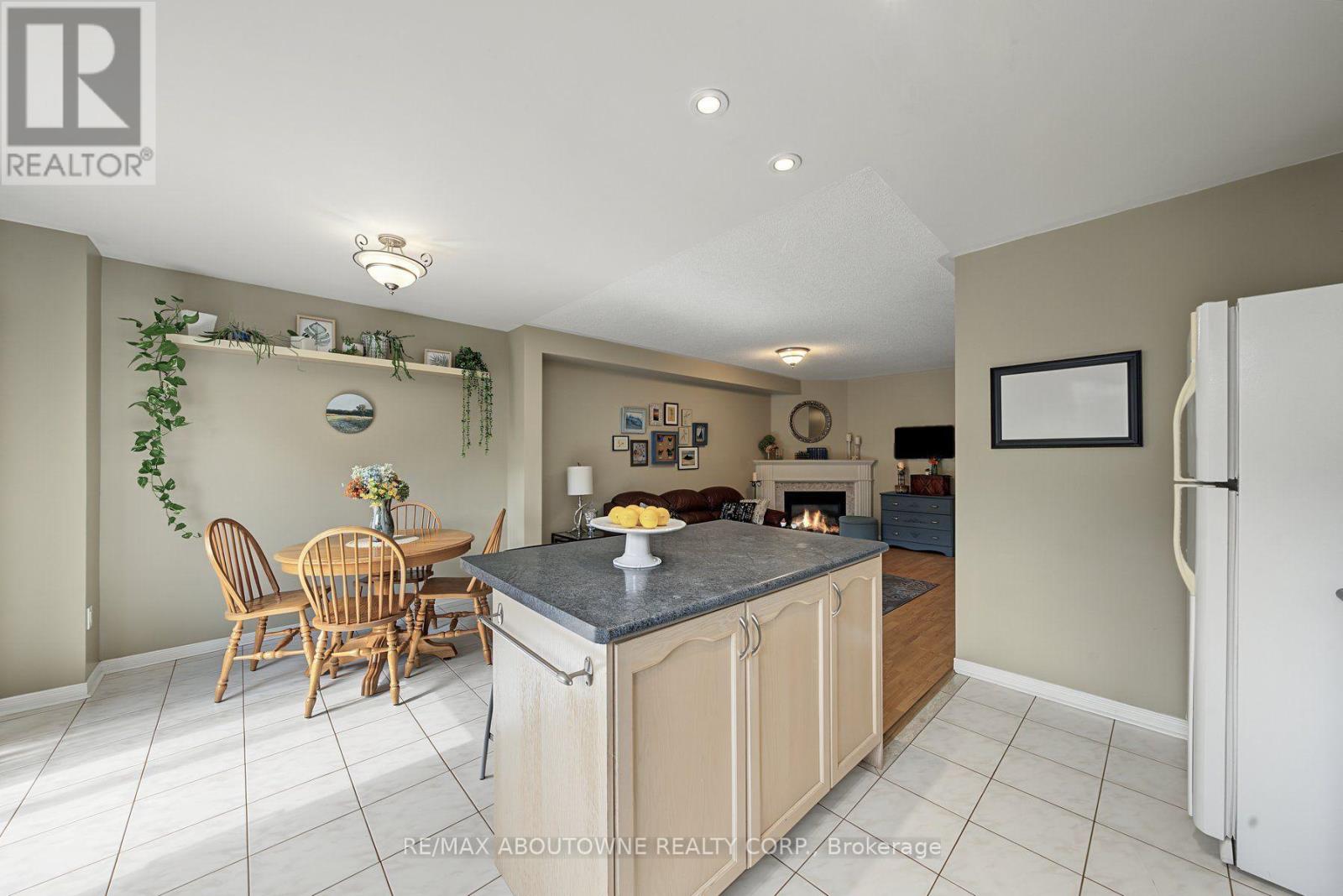 5110 Falconcrest Drive, Burlington, Ontario  L7L 6K5 - Photo 14 - W13747392