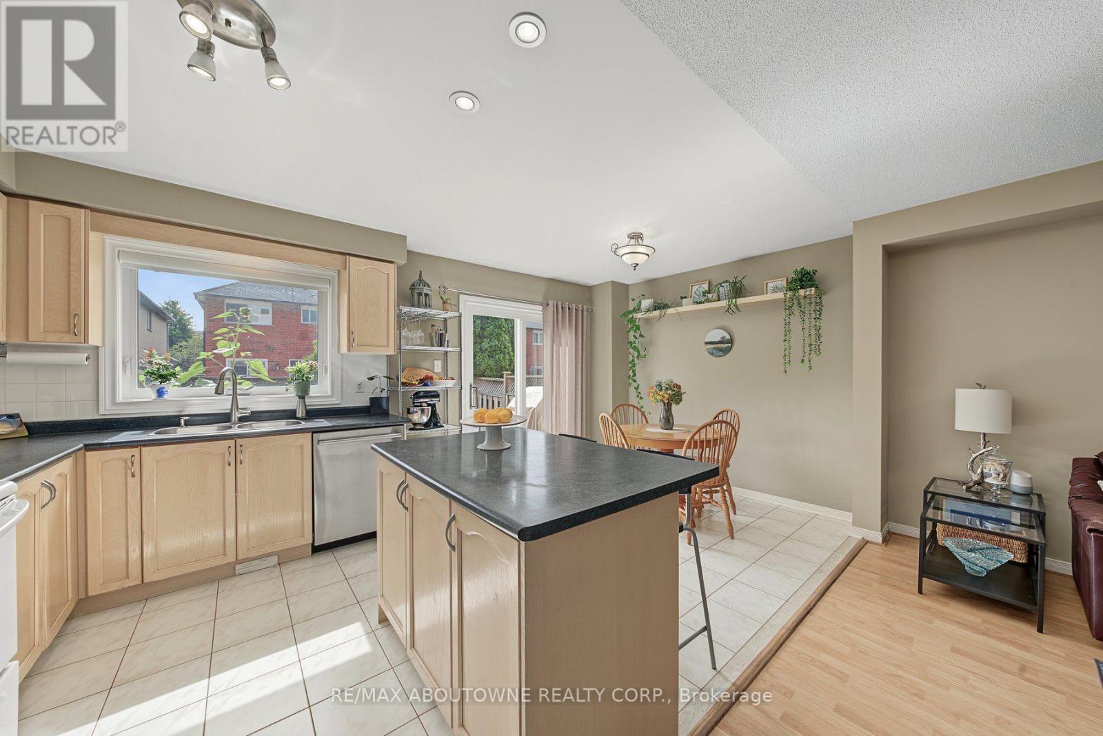 5110 Falconcrest Drive, Burlington, Ontario  L7L 6K5 - Photo 16 - W13747392