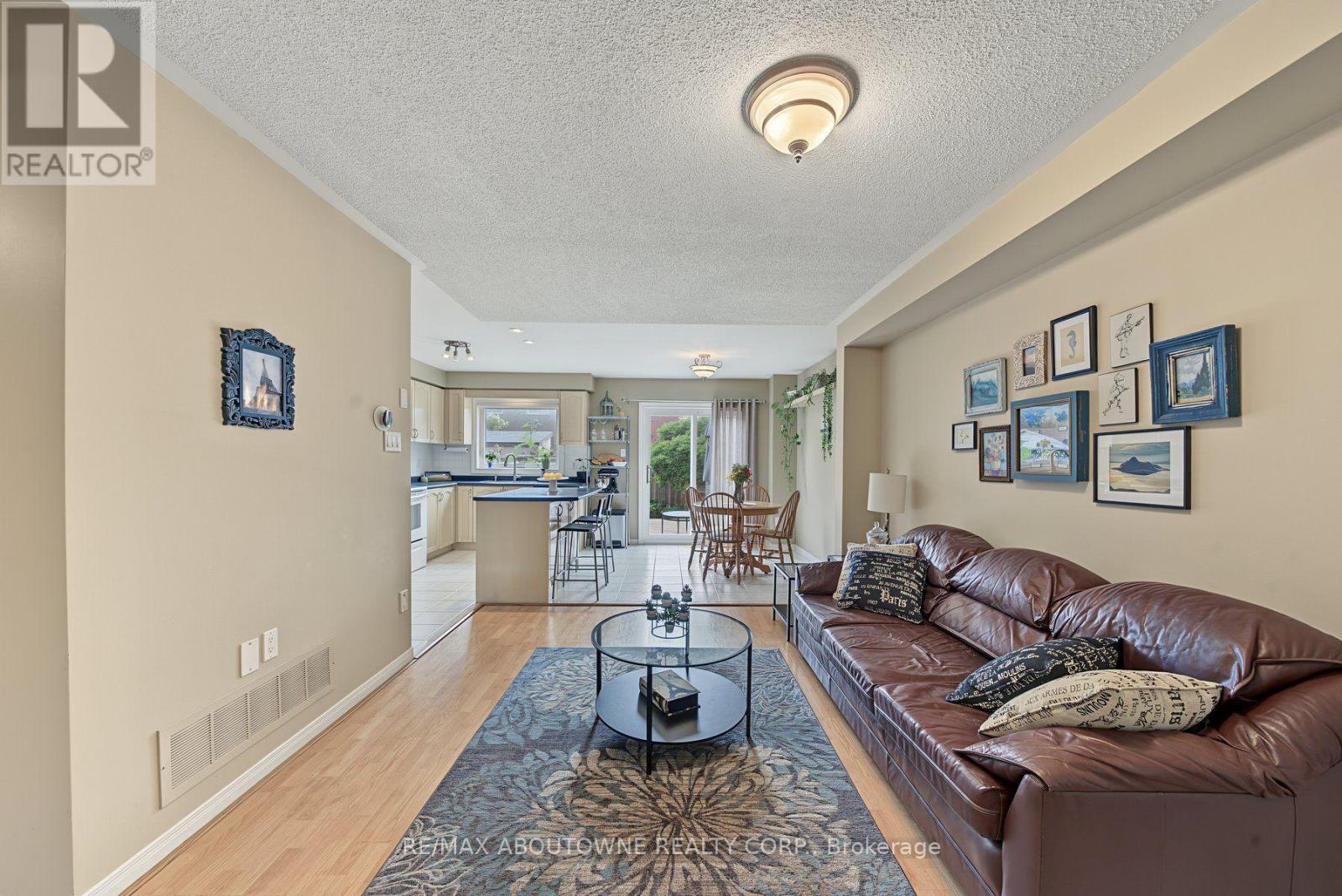 5110 Falconcrest Drive, Burlington, Ontario  L7L 6K5 - Photo 5 - W13747392