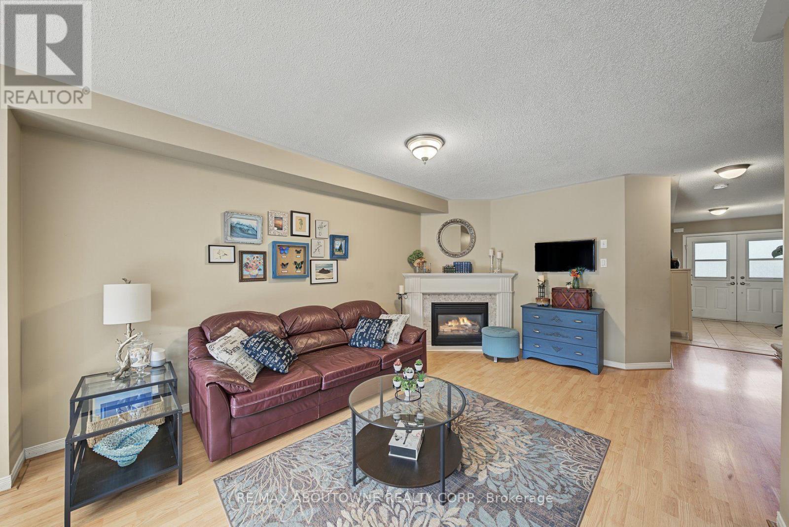 5110 Falconcrest Drive, Burlington, Ontario  L7L 6K5 - Photo 7 - W13747392