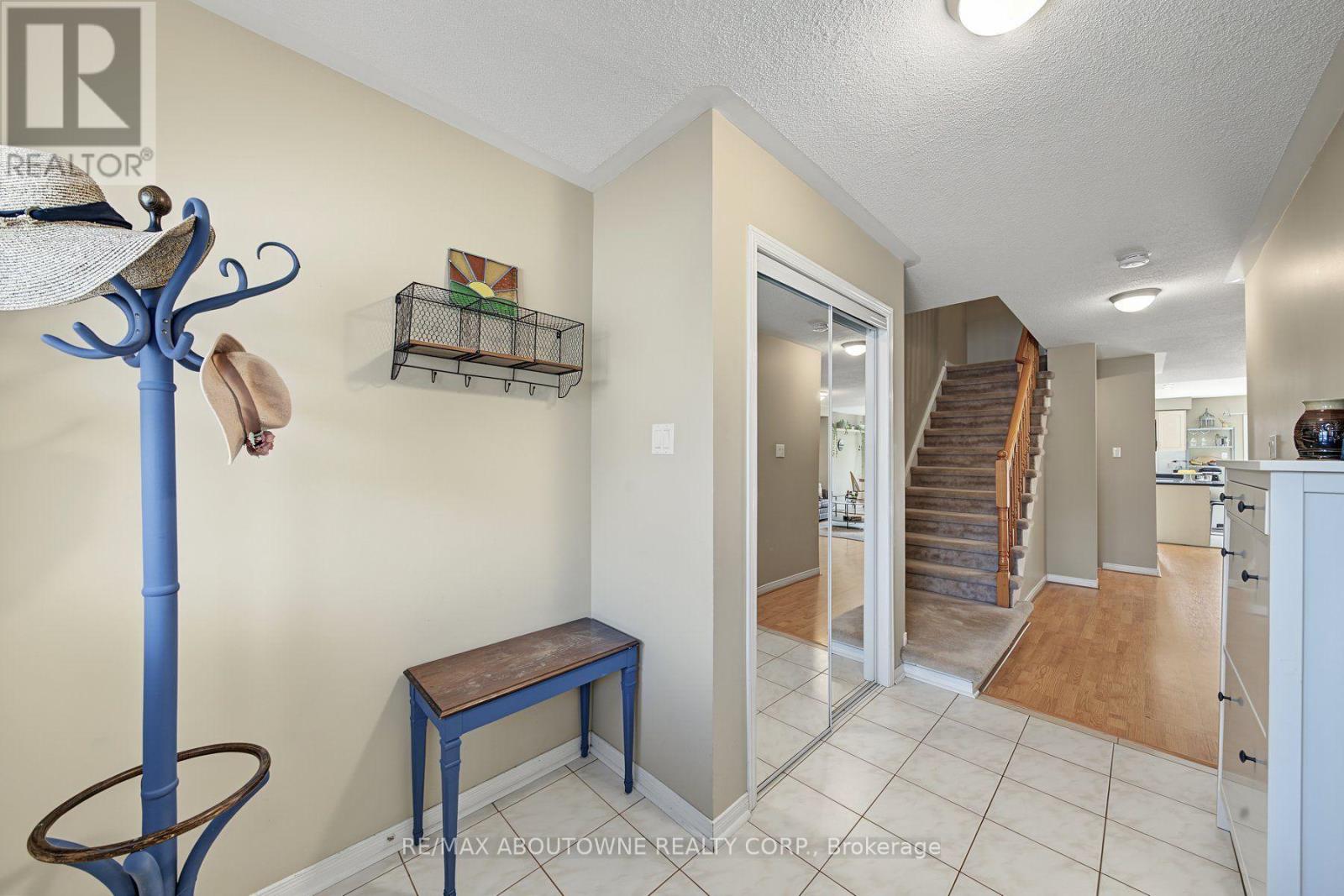 5110 Falconcrest Drive, Burlington, Ontario  L7L 6K5 - Photo 3 - W13747392