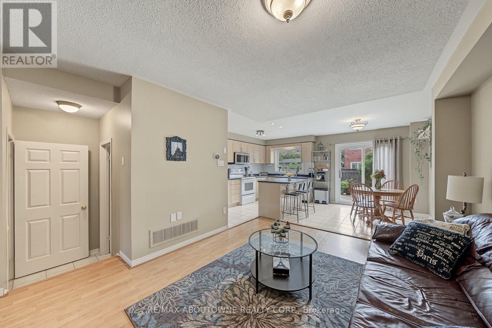 5110 Falconcrest Drive, Burlington, Ontario  L7L 6K5 - Photo 6 - W13747392