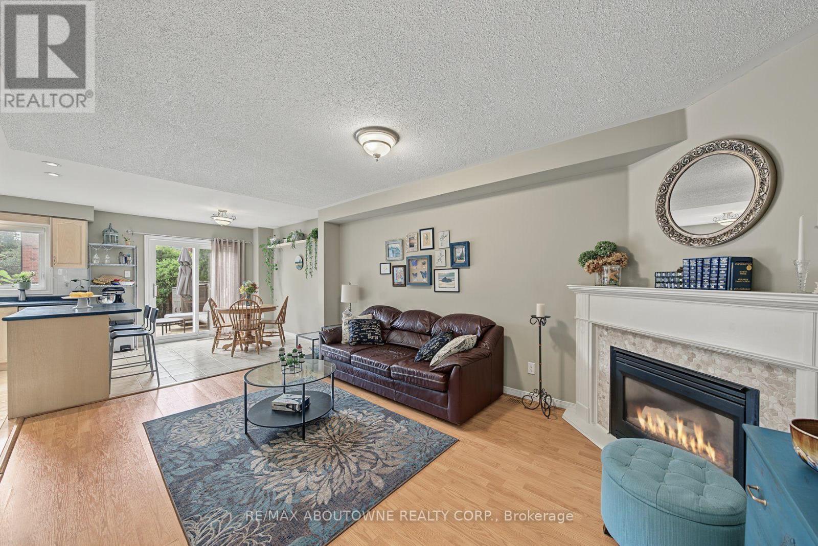 5110 Falconcrest Drive, Burlington, Ontario  L7L 6K5 - Photo 4 - W13747392