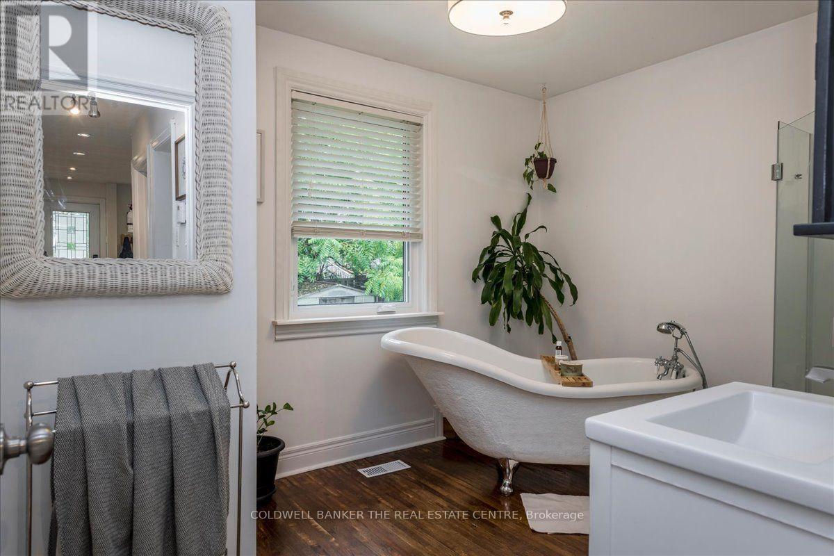 18 Agnes Street, Barrie, Ontario  L4M 2S2 - Photo 9 - S13748086