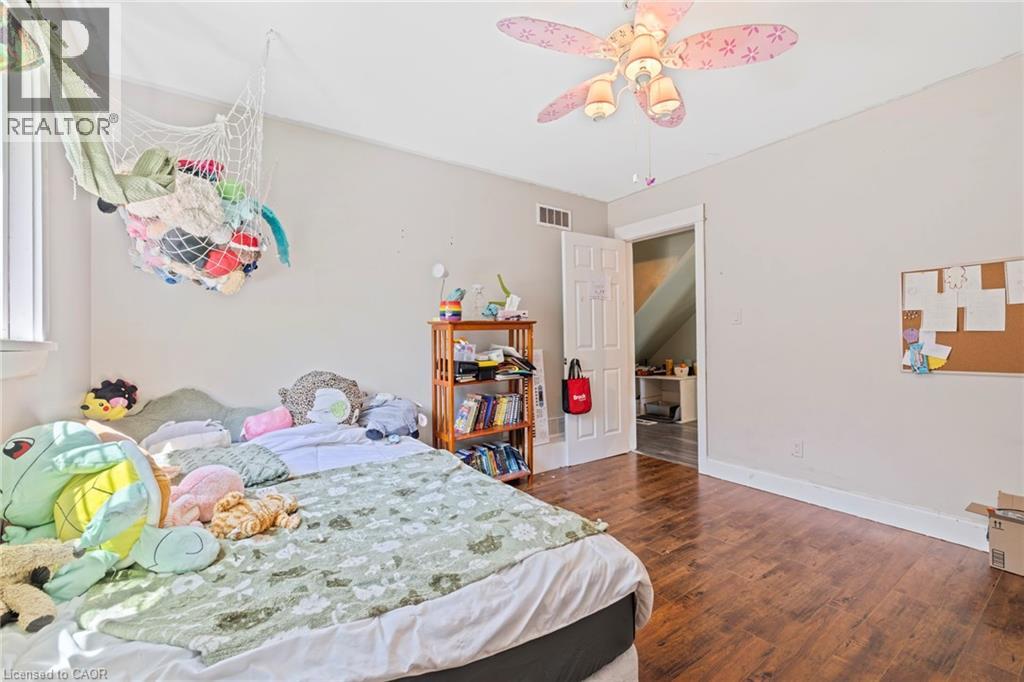 54 E Chestnut Street E, St. Catharines, Ontario  L2T 1H1 - Photo 17 - 40860850