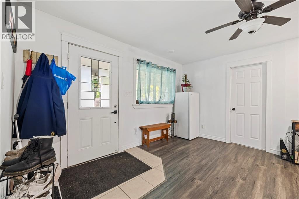54 E Chestnut Street E, St. Catharines, Ontario  L2T 1H1 - Photo 4 - 40860850