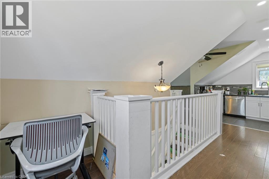 54 E Chestnut Street E, St. Catharines, Ontario  L2T 1H1 - Photo 33 - 40860850