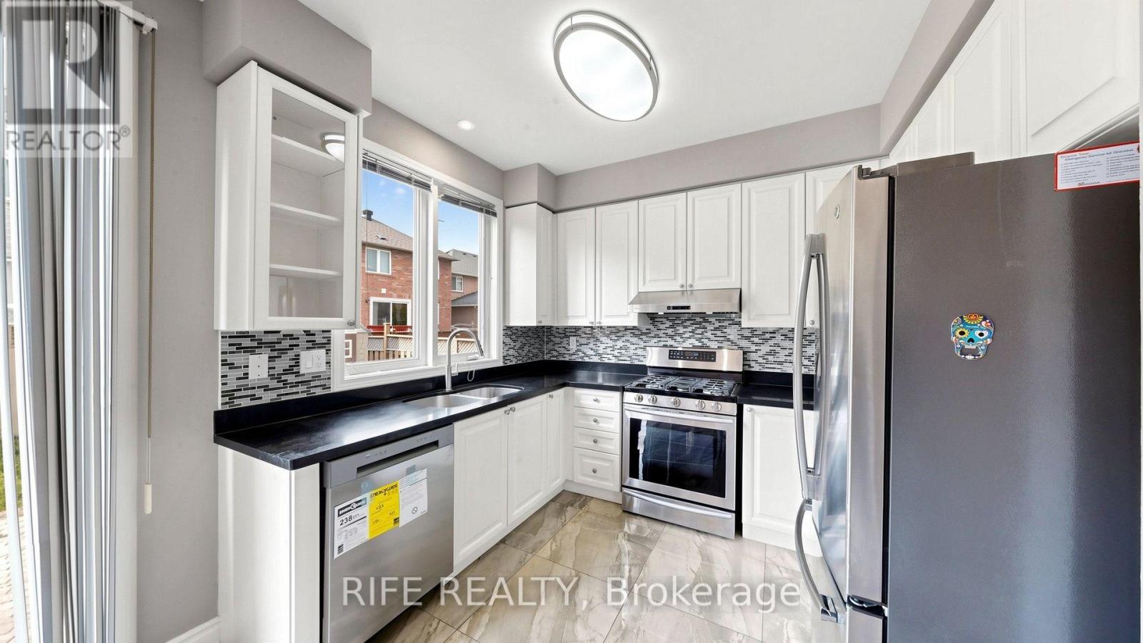 100 Castlemore Avenue, Markham, Ontario  L6C 2N5 - Photo 13 - N13748216