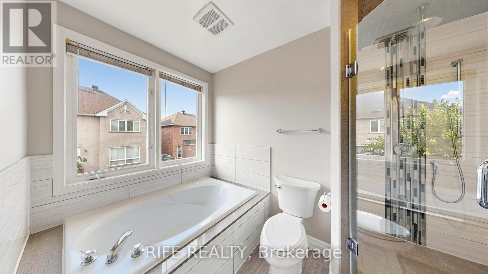 100 Castlemore Avenue, Markham, Ontario  L6C 2N5 - Photo 21 - N13748216
